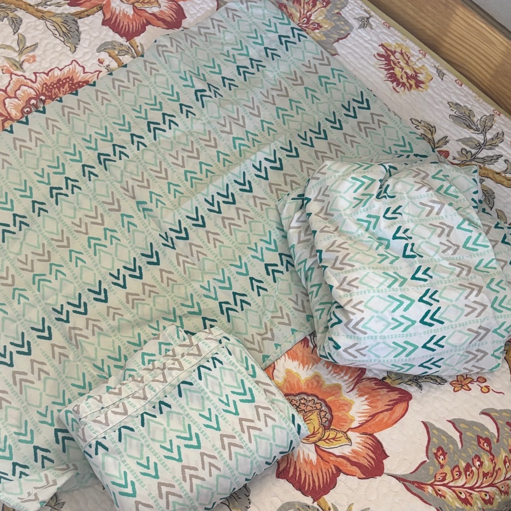 Chevron Pattern Bedding Set